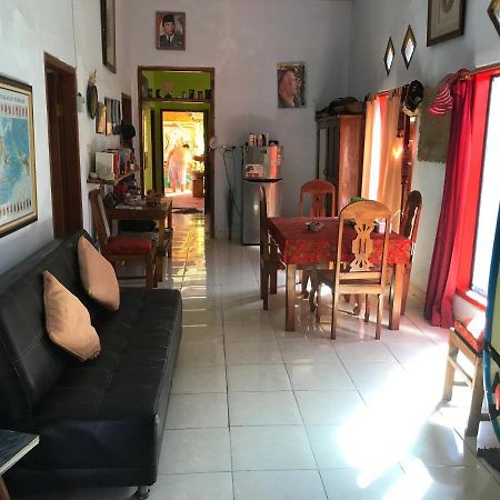 Red Beach Homestay Pasanggaran Exterior photo