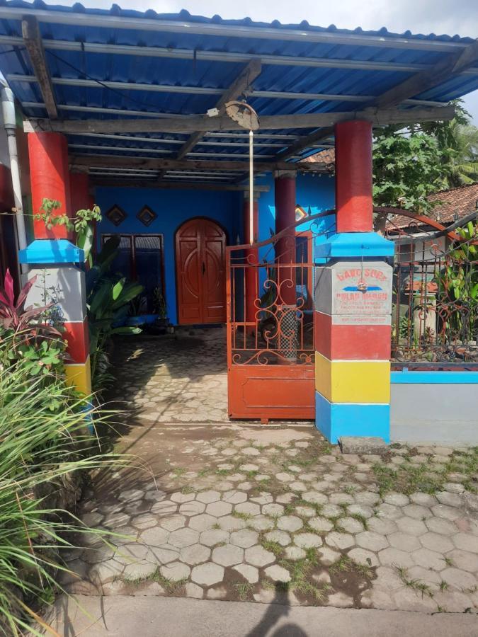 Red Beach Homestay Pasanggaran Exterior photo