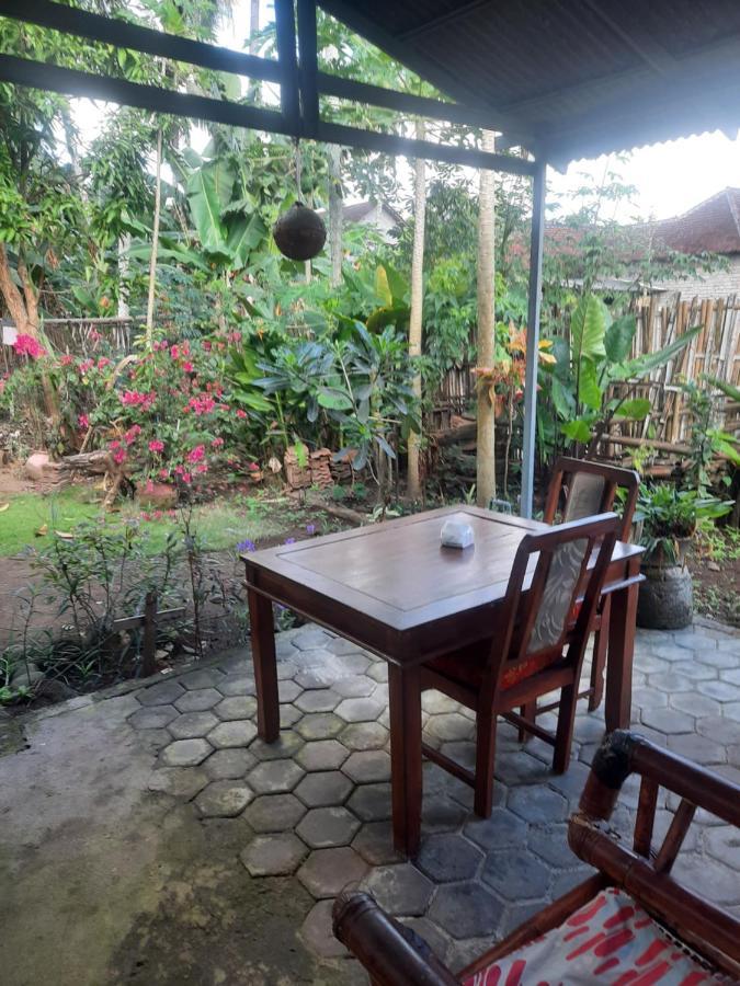 Red Beach Homestay Pasanggaran Exterior photo