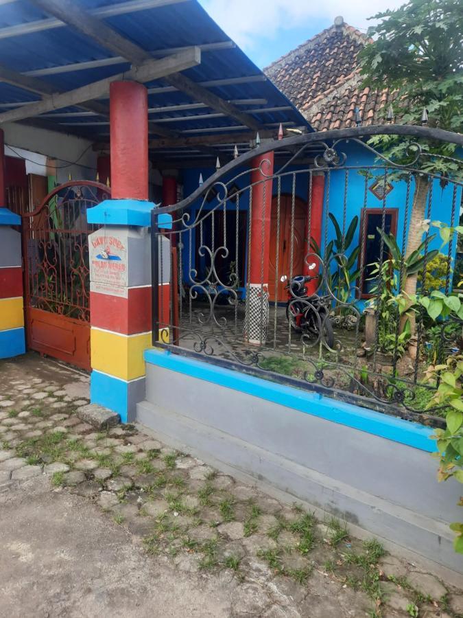 Red Beach Homestay Pasanggaran Exterior photo