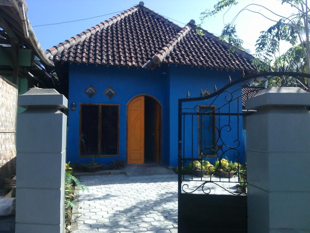 Red Beach Homestay Pasanggaran Exterior photo